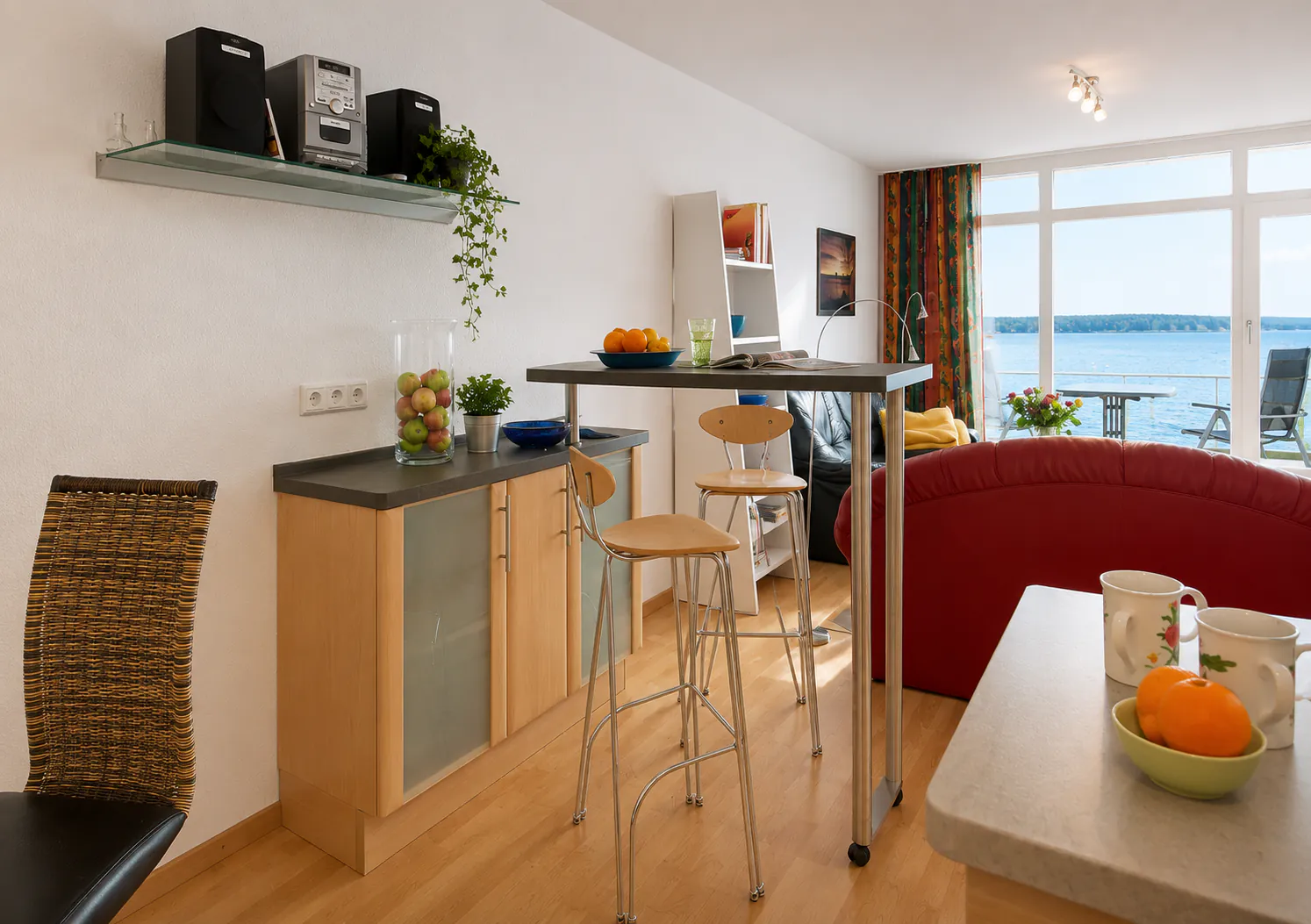 Wohnzimmer Ferienwohnung 105 – Essbereich